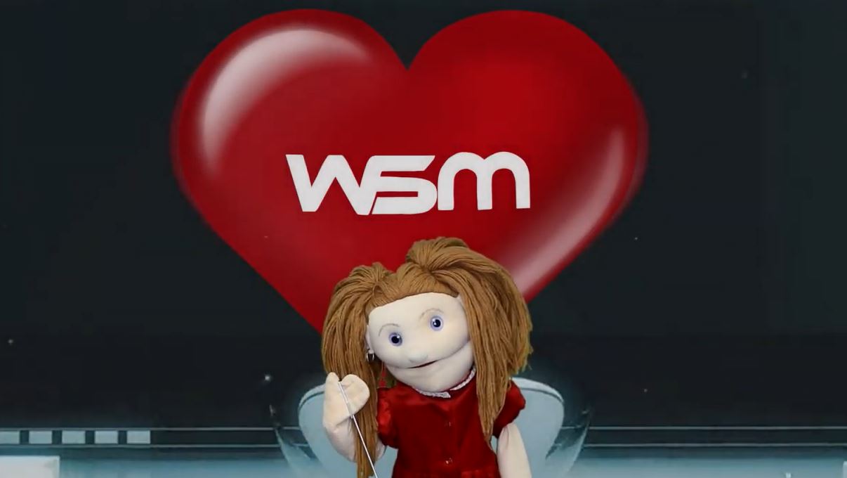 Girl Puppet celebrates Dolly Parton